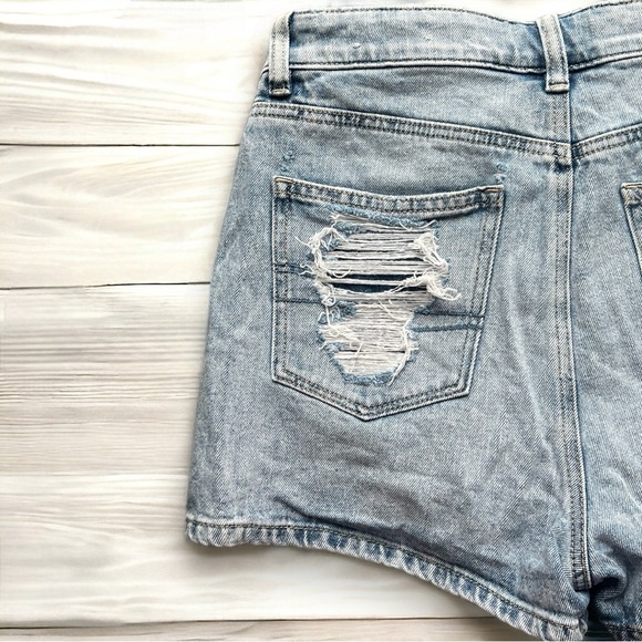 NWOT AE Women's Comfort Super Stretch Distressed Curvy Mom Denim Shorts - Picture 6 of 10
